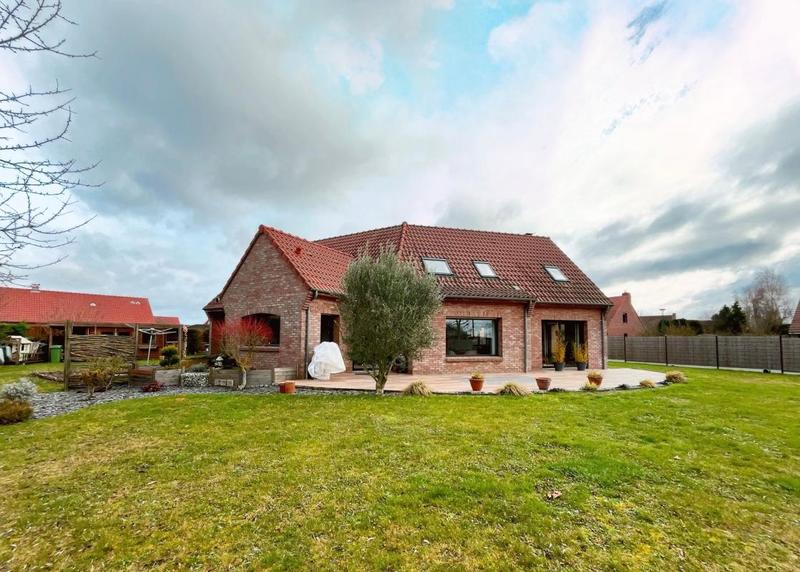 Maison - 180 m² - 6 pièces