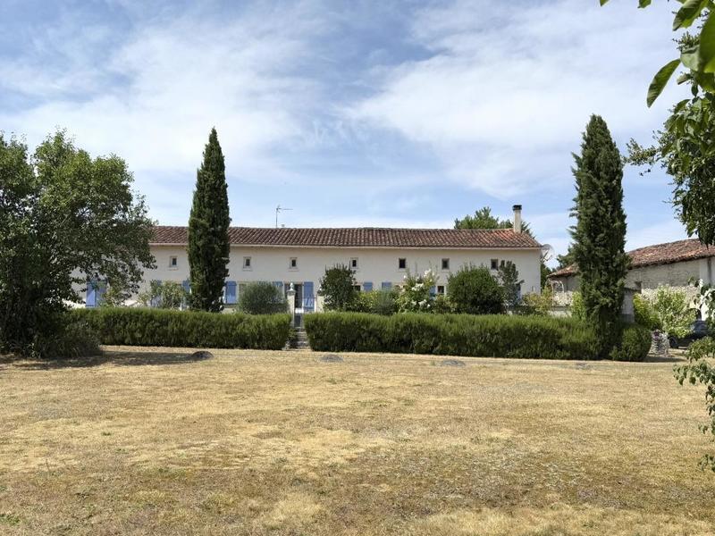 Maison - 180 m² - 7 pièces