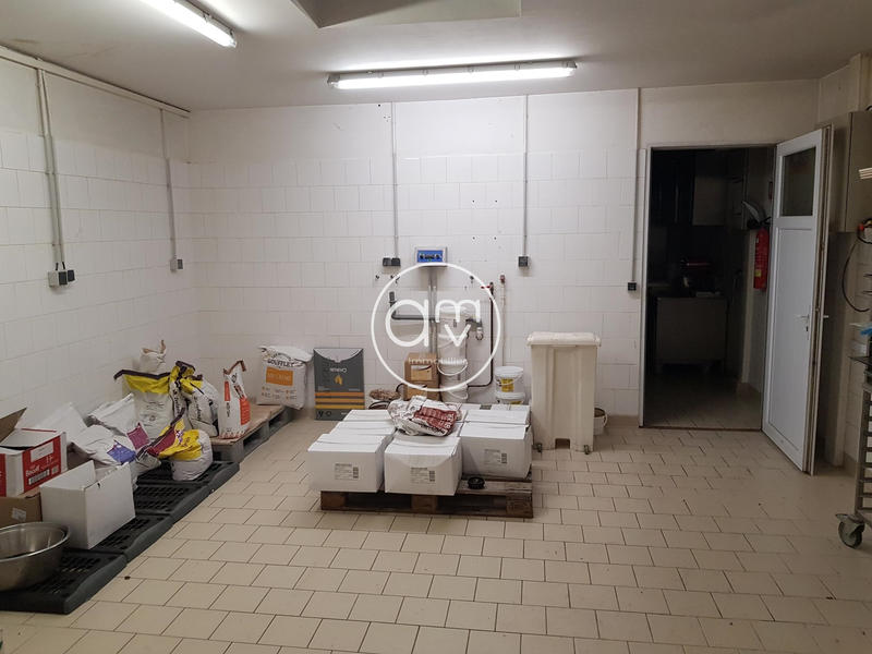 Fonds de commerce - Local commercial - 180 m²