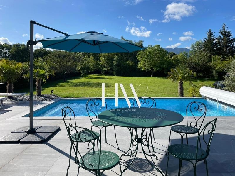 Appartement - 270 m² - 8 pièces