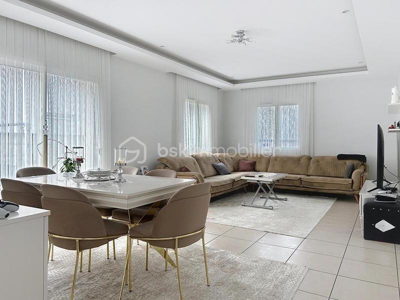 Maison - 90 m² - 5 pièces