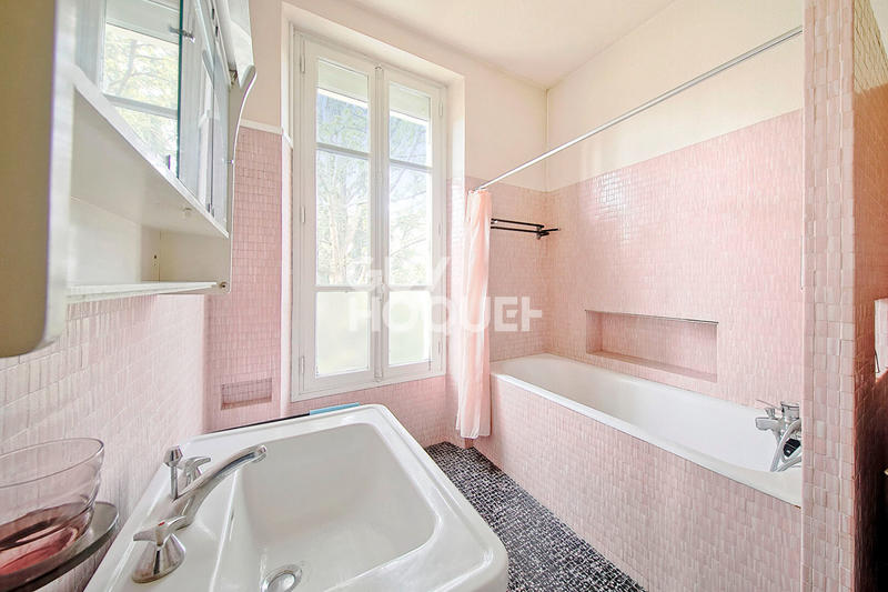 Maison - 261 m² - 13 pièces