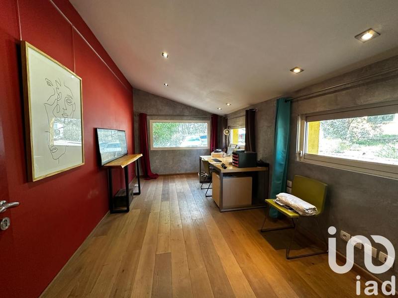 Maison - 220 m² - 7 pièces