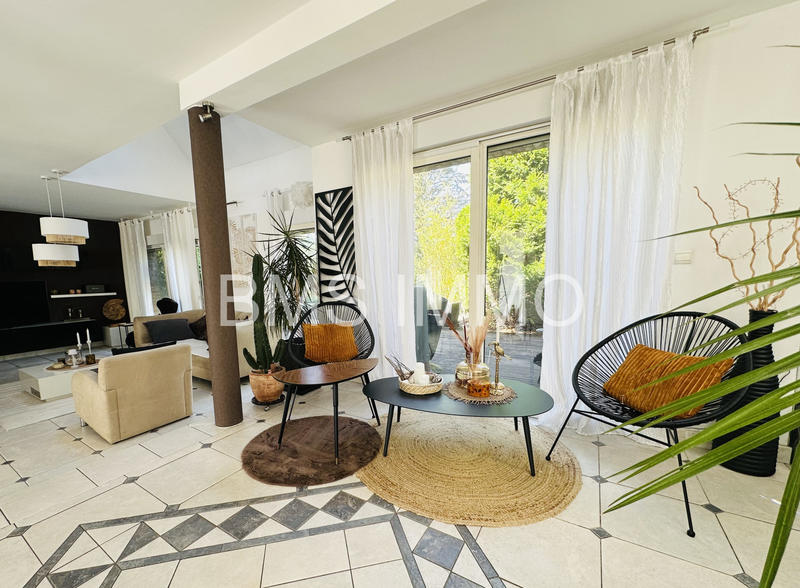 Maison - 230 m² - 6 pièces