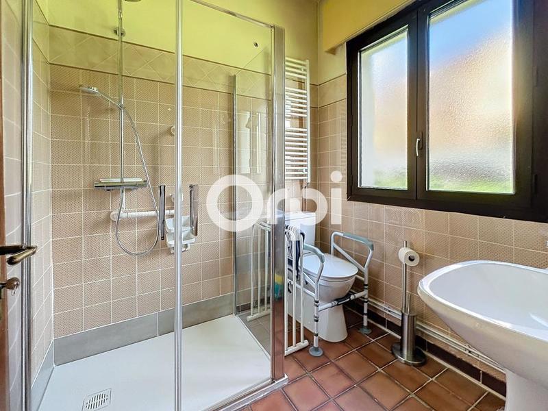 Maison - 220 m² - 6 pièces