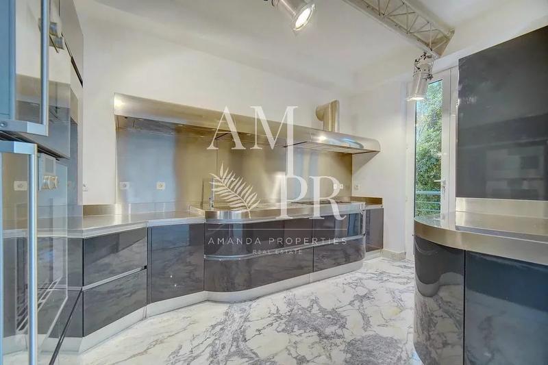 Villa - 289 m² - 8 pièces