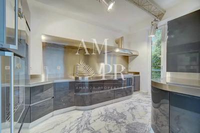 Villa - 289 m² - 8 pièces