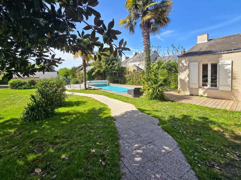 Maison - 800 m² - 18 pièces