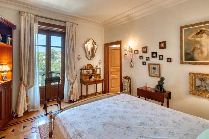 Appartement - 187 m² - 6 pièces