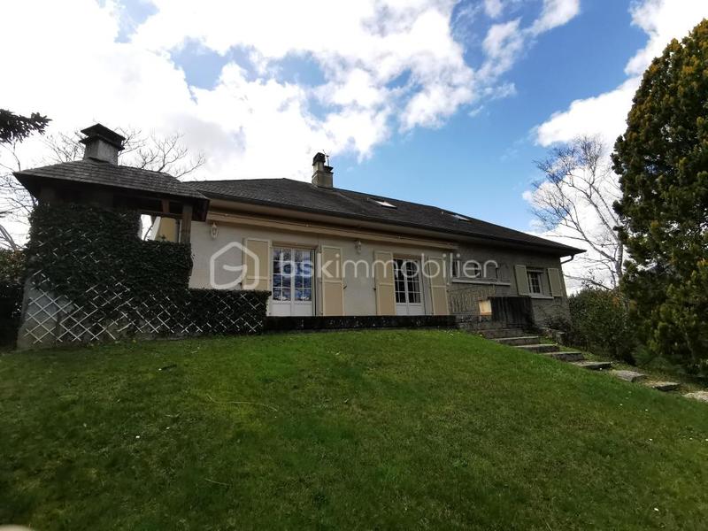 Maison traditionnelle - 162 m² - 5 pièces