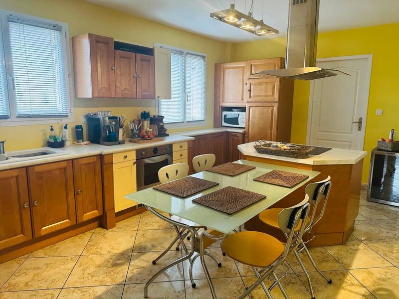 Maison - 286 m² - 9 pièces