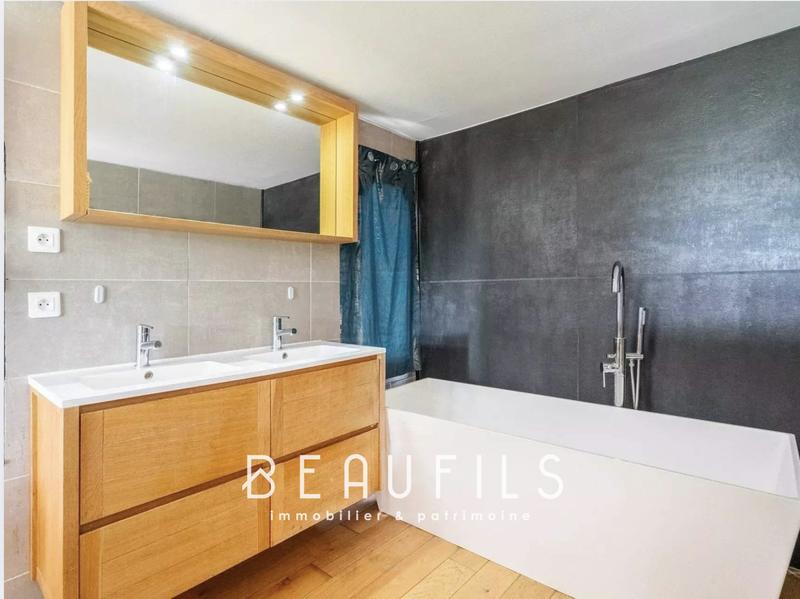 Villa - 210 m² - 8 pièces