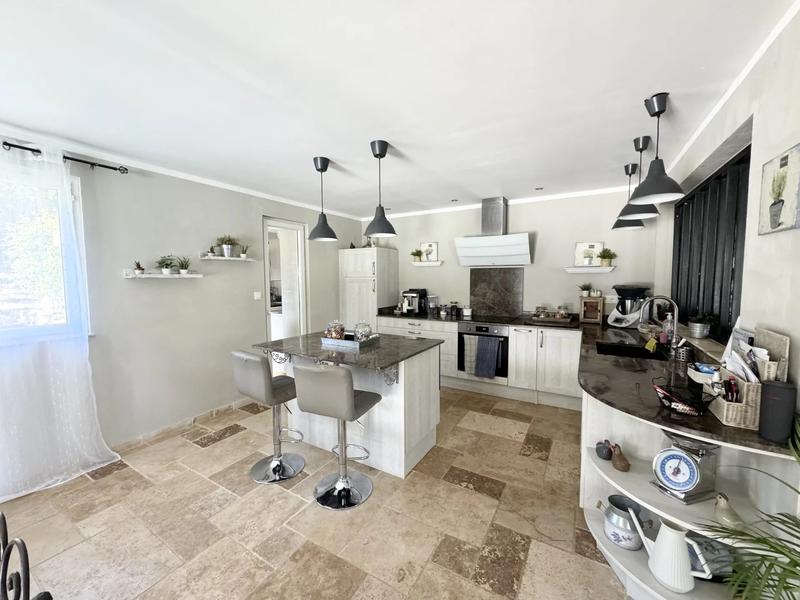 Propriété - 270 m² - 10 pièces