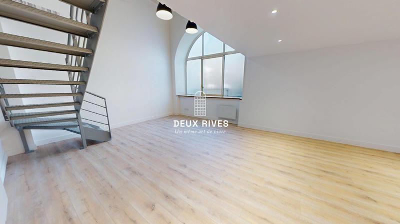 Loft - 84 m² - 4 pièces