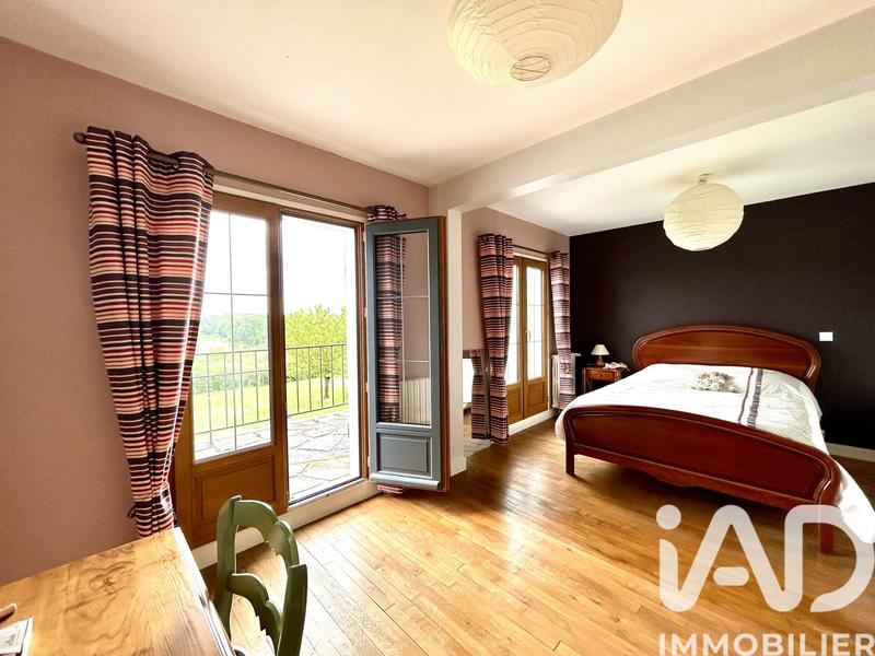 Maison - 360 m² - 10 pièces