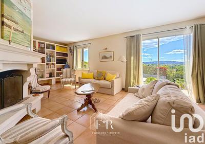 Maison - 240 m² - 8 pièces