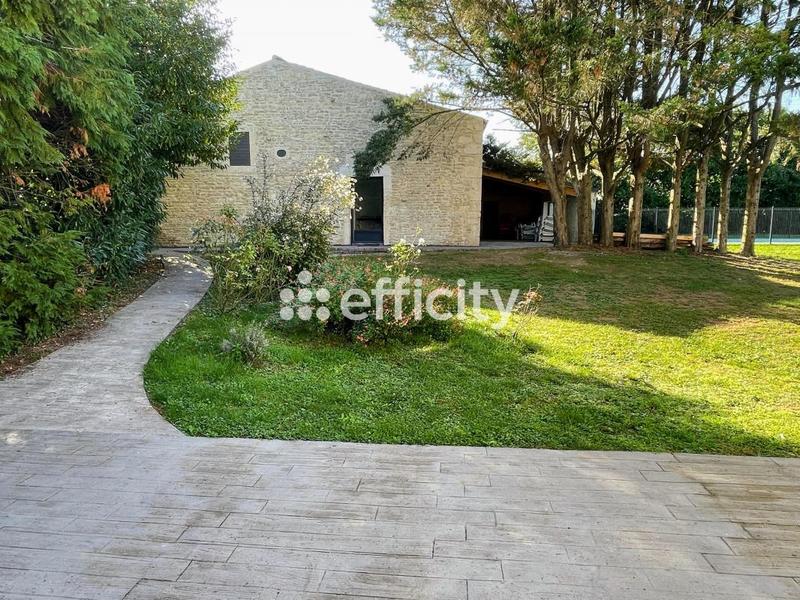 Maison de village - 360 m² - 10 pièces