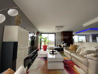 Maison traditionnelle - 260 m² - 8 pièces