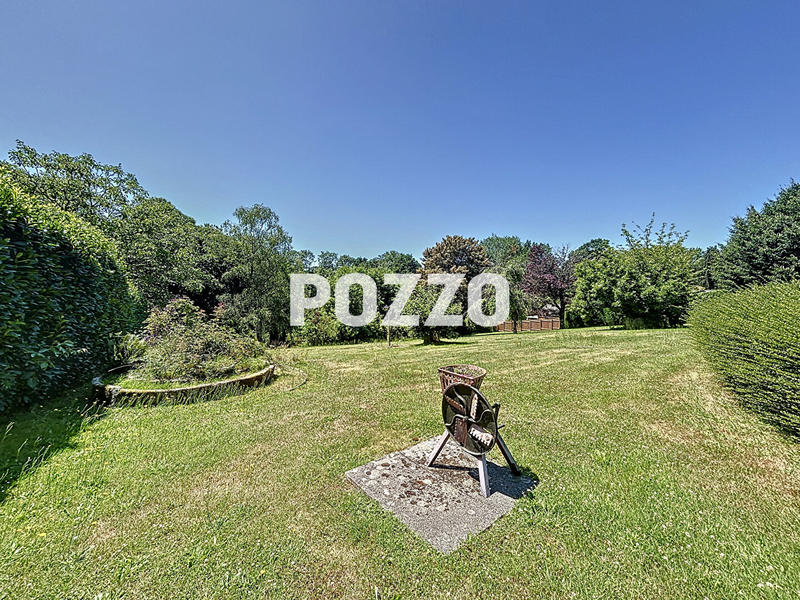 Maison - 220 m² - 8 pièces