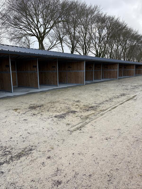 Vide grenier aux écuries de l’hippodrome de la glacerie