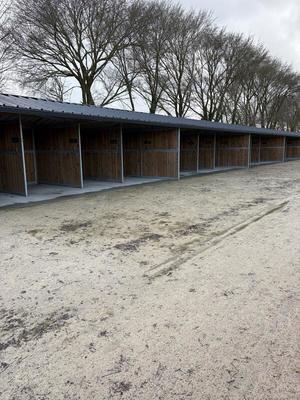 Vide grenier aux écuries de l’hippodrome de la glacerie