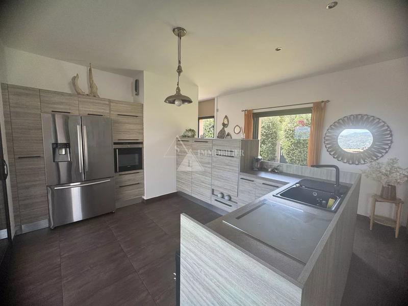 Villa - 202 m² - 6 pièces