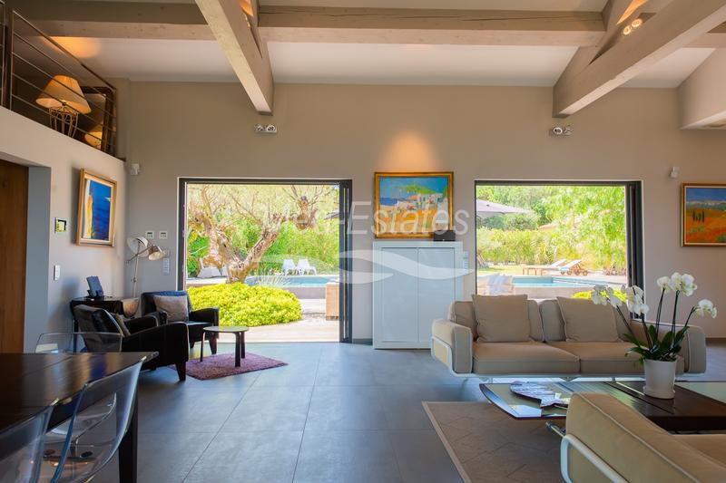 Maison - 277 m² - 7 pièces