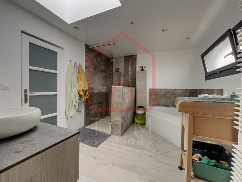 Maison - 180 m² - 5 pièces