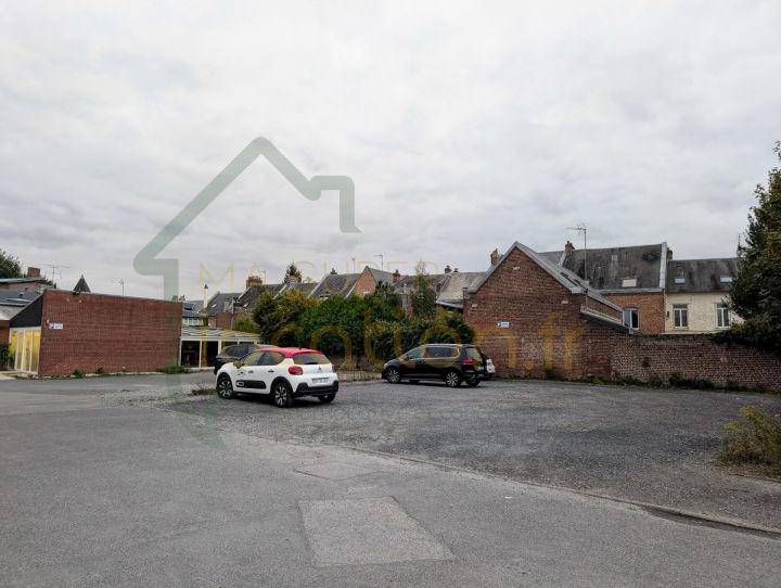 Local commercial - 370 m² - 14 pièces