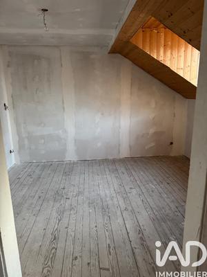 Maison - 240 m² - 5 pièces