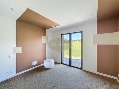 Maison - 220 m² - 5 pièces