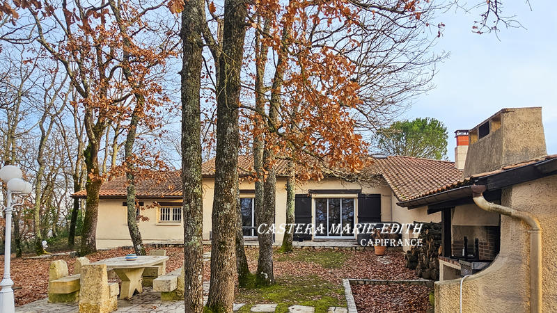 Maison - 280 m² - 9 pièces