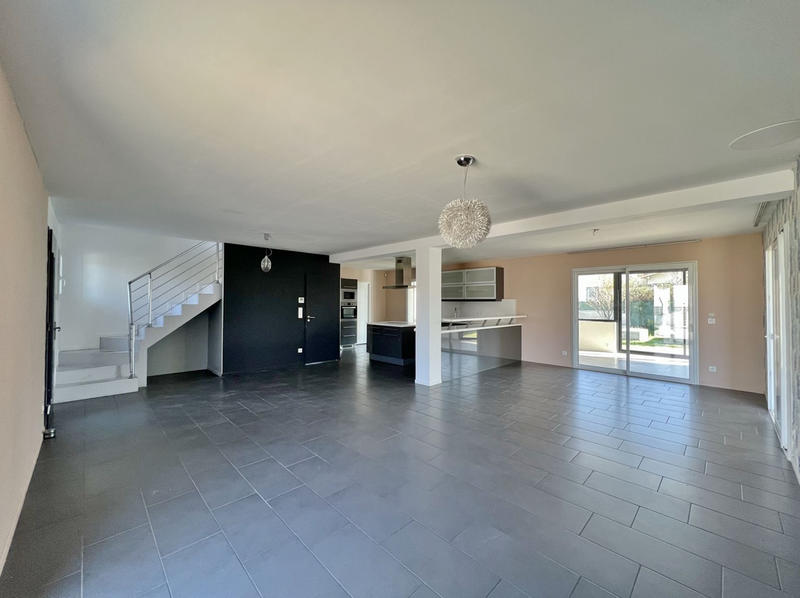 Villa - 213 m² - 8 pièces