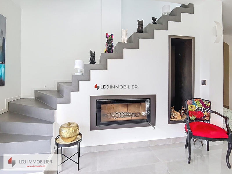 Maison - 260 m² - 6 pièces