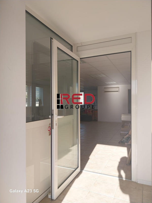 Bureau - 67 m² - 2 pièces