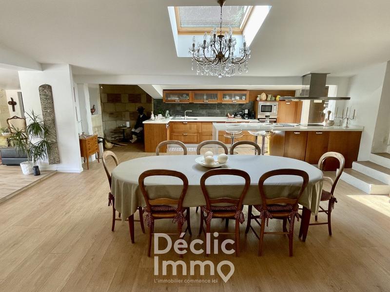 Maison - 275 m² - 9 pièces