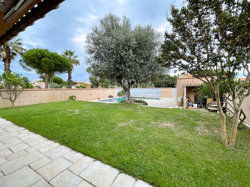 Maison - 240 m² - 7 pièces