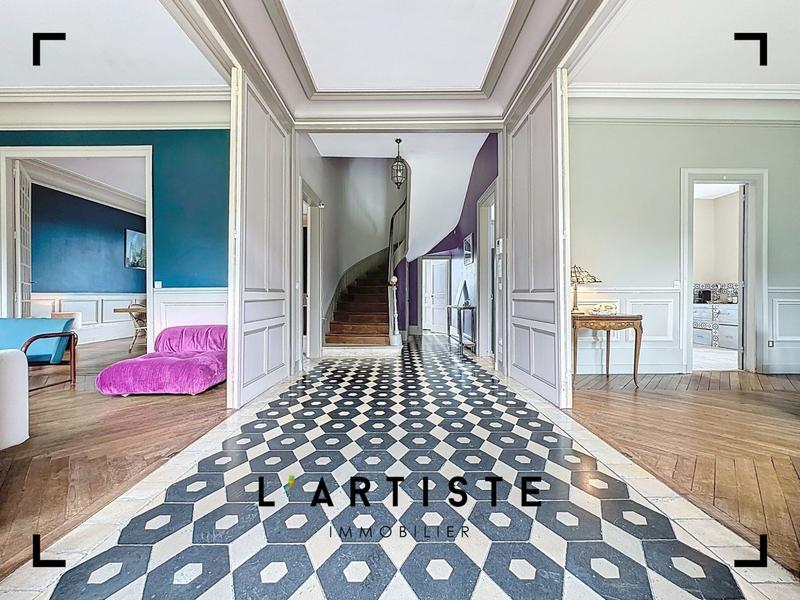 Maison - 353 m² - 11 pièces