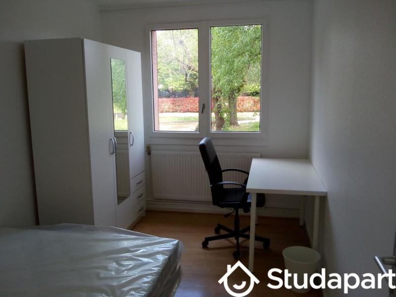 Chambre - 11 m² - 1 pièce