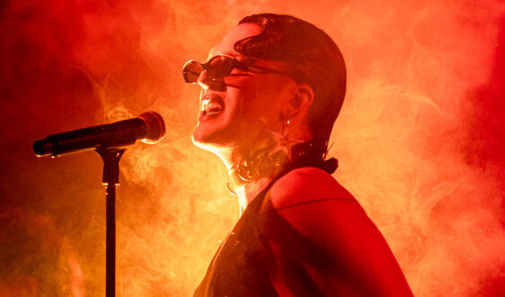 Madame Arthur enflamme le 9-9 bis