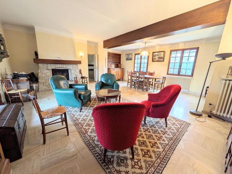 Maison - 232 m² - 7 pièces