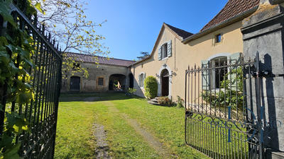 Maison - 334 m² - 6 pièces