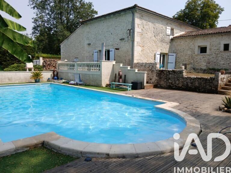 Maison - 233 m² - 6 pièces