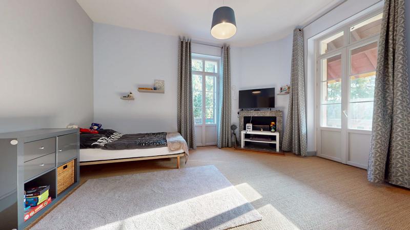 Maison traditionnelle - 350 m² - 12 pièces