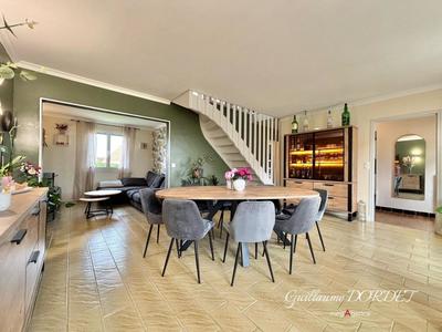 Maison traditionnelle - 109 m² - 4 pièces