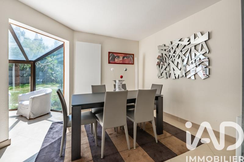 Maison - 214 m² - 9 pièces