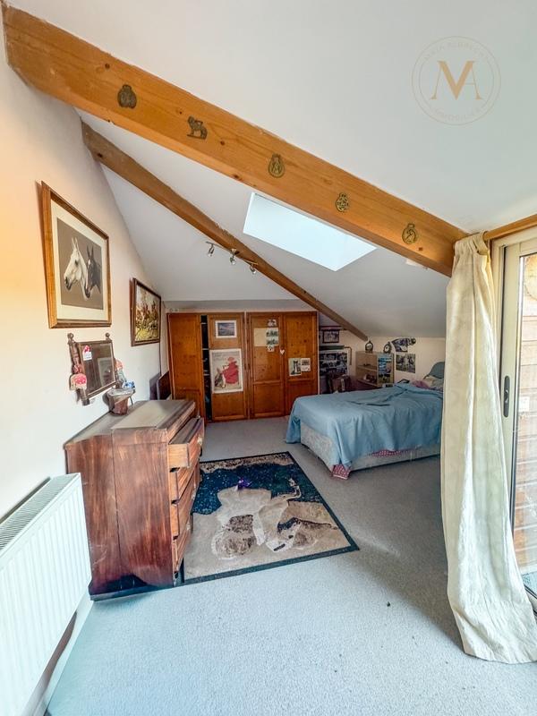 Corps de ferme - 230 m² - 9 pièces