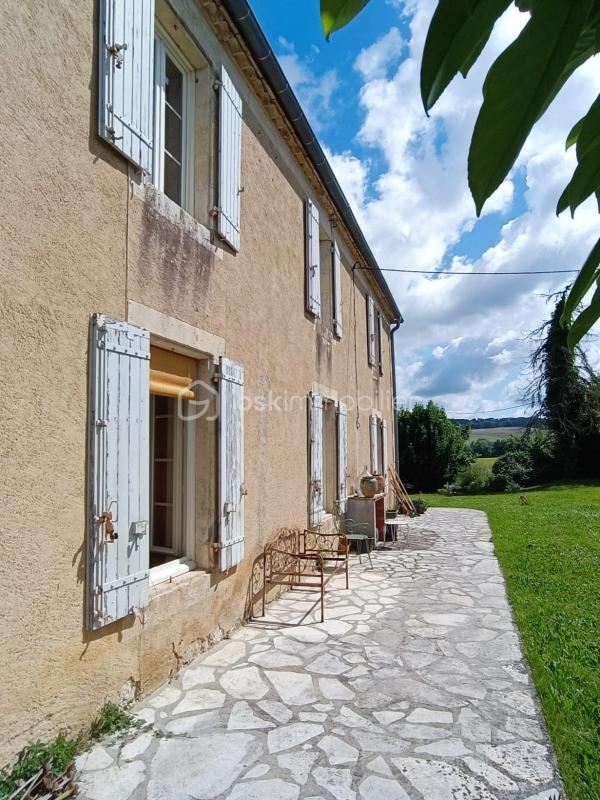 Maison - 292 m² - 9 pièces