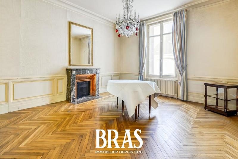 Hôtel particulier - 220 m² - 6 pièces