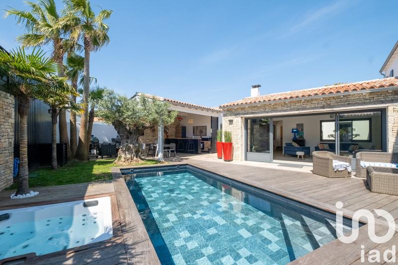 Maison - 244 m² - 8 pièces